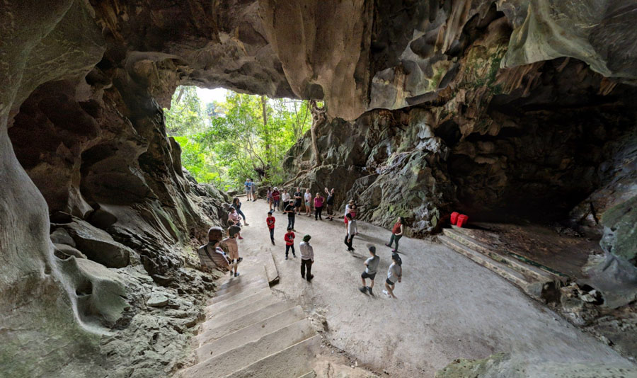 Esplora la grotta di Trung Trang Cat Ba