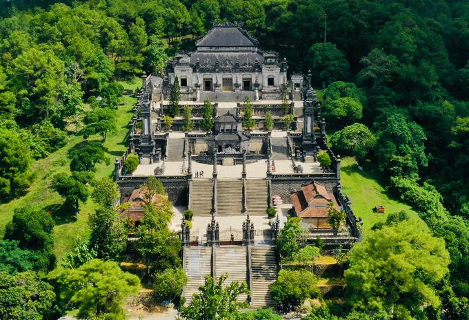 La Tomba di Khai Dinh - Viaggio a Hue - Tour in Vietnam - Giro Asia Travel