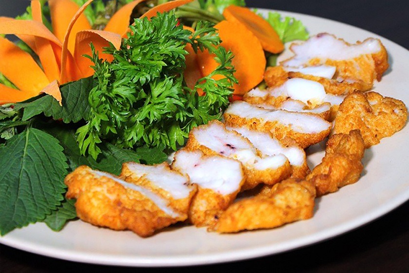 Cha Muc (polpette di calamaro fritte) - Visitare la Baia di Ha Long - Giro Asia Travel - Tour in Vietnam