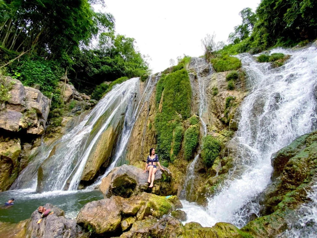 Visita alla cascata di Go Mu. Foto: Meou Huong