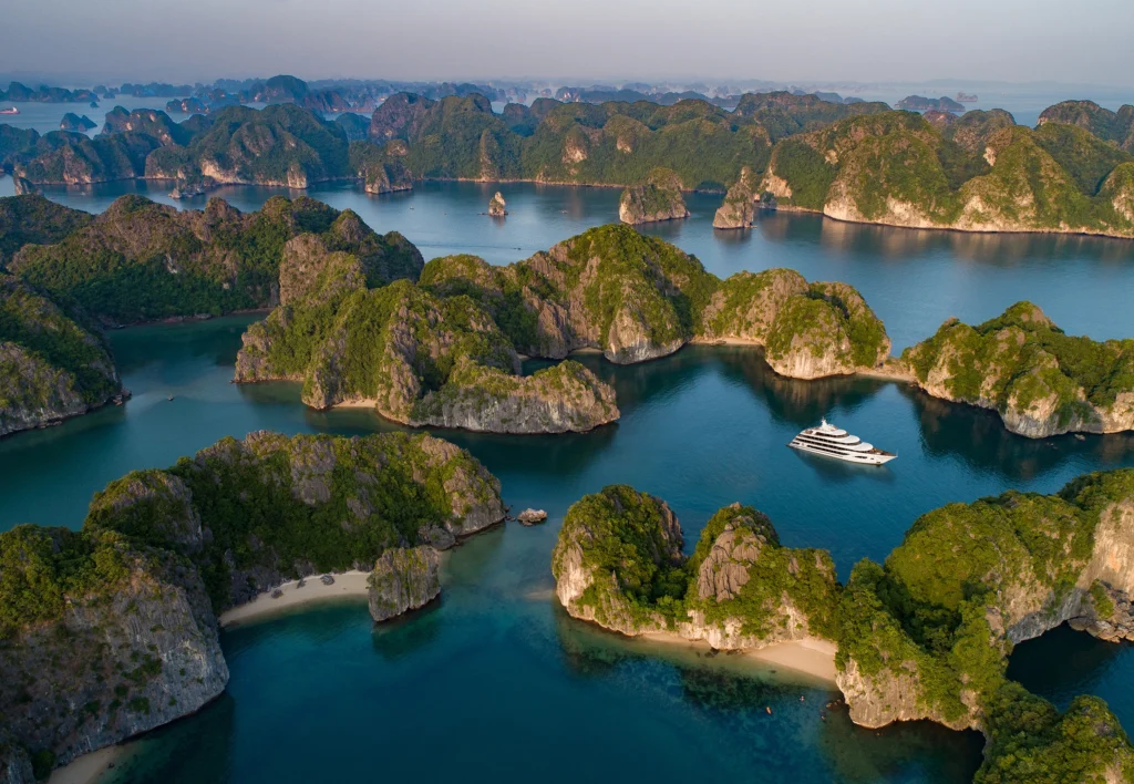 Cat Ba - Tour in Vietnam - Giro Asia Travel