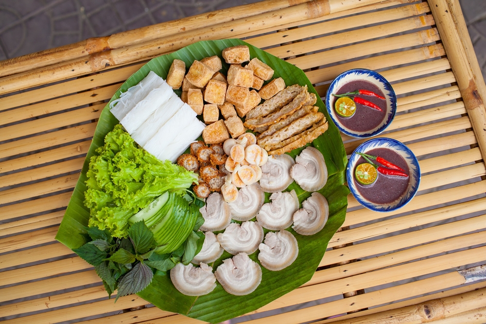 Bún Đậu Mắm Tôm (Tofu fritto con salsa di gamberetti)