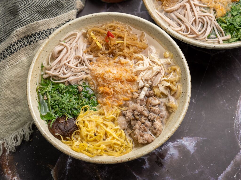 Bún Thang (Zuppa di vermicelli in stile Hanoi)