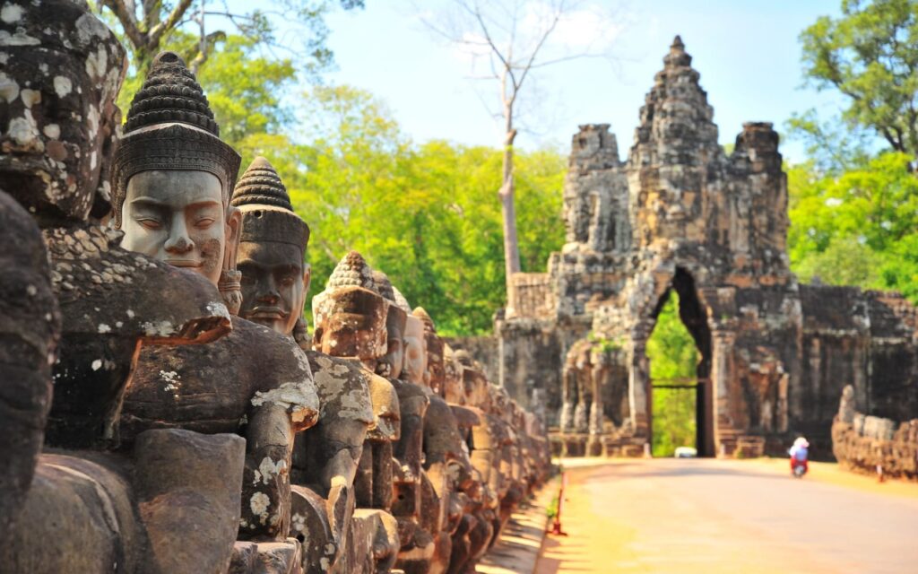 Bayon è il tempio centrale del complesso di Angkor Thom.